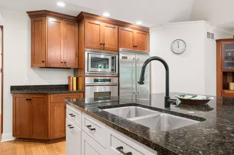 Kitchen - 3470 Hamilton Ave, Wayzata, MN 55391 photo 5 of 7