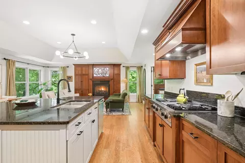 Kitchen - 3470 Hamilton Ave, Wayzata, MN 55391 photo 6 of 7