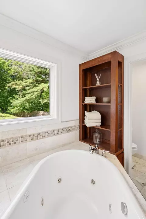 Bath - 3470 Hamilton Ave, Wayzata, MN 55391 photo 3 of 7