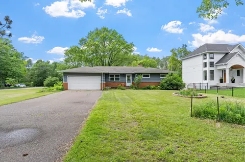 15 Pineview Ln N, Plymouth, MN 55441
