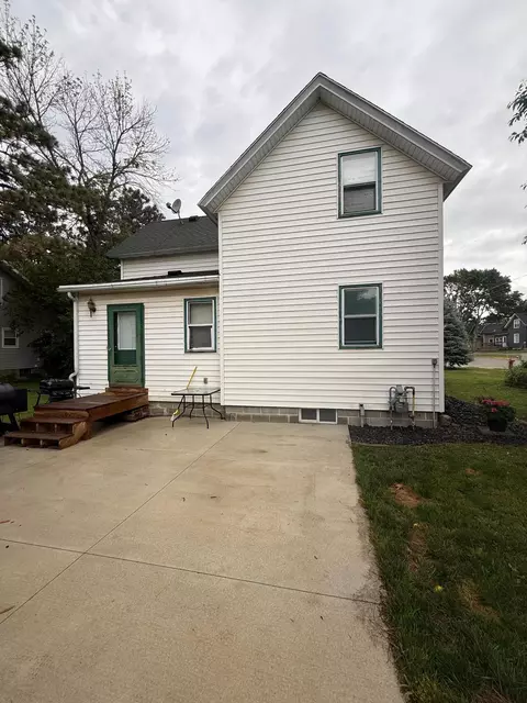 412 Oak Ave SE, Montgomery, MN 56069