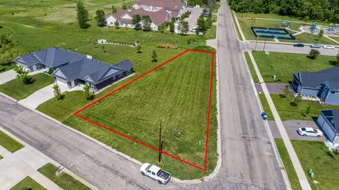 2103 Primrose Ln, Faribault, MN 55021