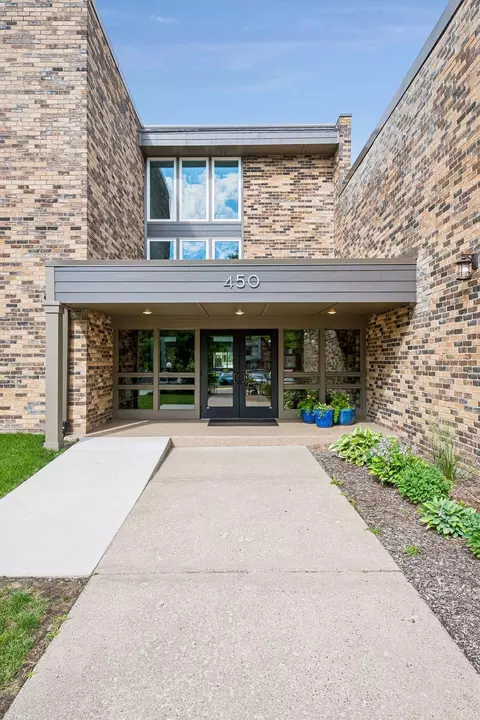 450 Ford Rd #303, Saint Louis Park, MN 55426