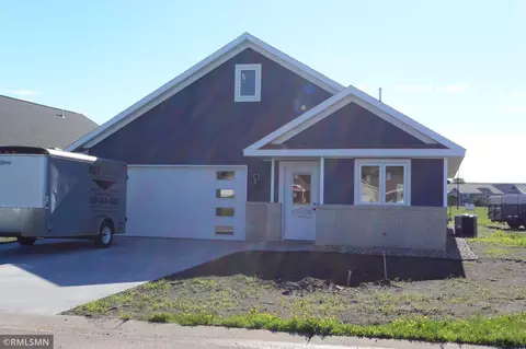 1506 Elsie Dr N, Glencoe, MN 55336