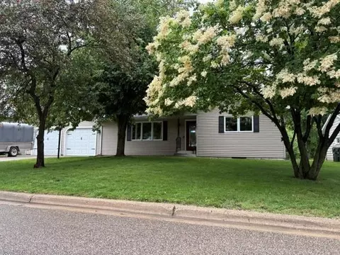 465 Kouwe St NW, Hutchinson, MN 55350