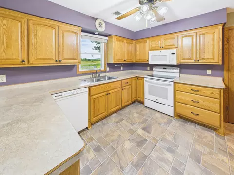 Kitchen - 32814 Spunk Tree Cir, Avon, MN 56310 photo 3 of 4
