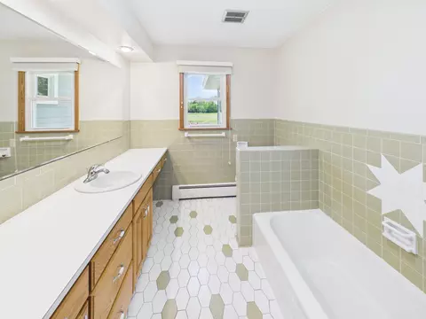 Bath - 32814 Spunk Tree Cir, Avon, MN 56310 photo 1 of 2