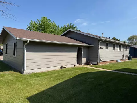Exterior - 405 S 3rd St, Oakes, ND 58474 photo 4 of 8