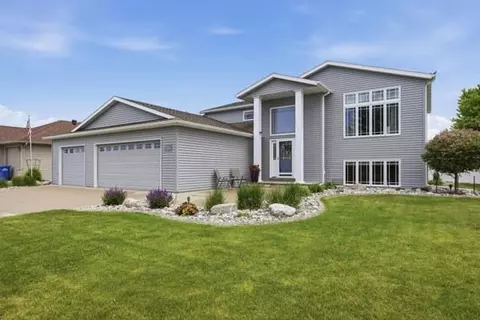 4758 43rd St S, Fargo, ND 58104
