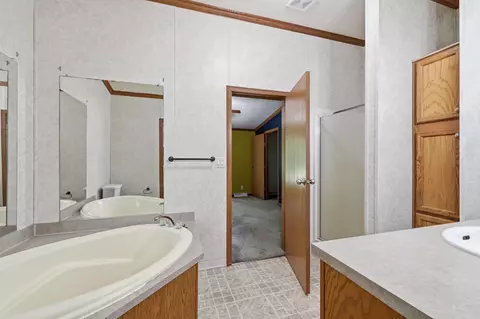 Bath - 994 Rabbit Rd, Saint Peter, MN 56082 photo 1 of 2