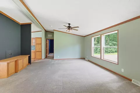 Living - 994 Rabbit Rd, Saint Peter, MN 56082 photo 2 of 3