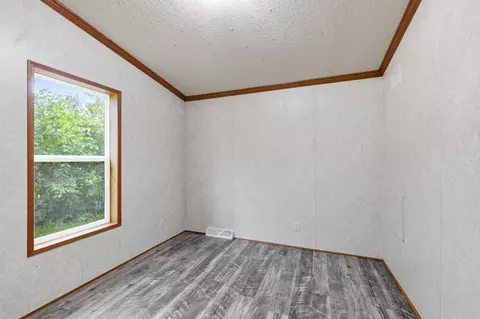 Bedroom - 994 Rabbit Rd, Saint Peter, MN 56082 photo 3 of 4