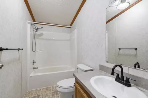 Bath - 994 Rabbit Rd, Saint Peter, MN 56082 photo 2 of 2