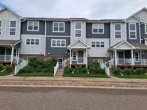 689 Village Dr, Lino Lakes, MN 55014