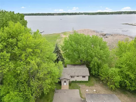 12280 Mentzer Trl, Lindstrom, MN 55045