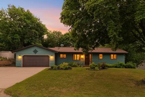 2205 Oakwood Dr, Burnsville, MN 55306