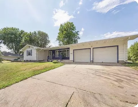 1516 Wellington Cres, Faribault, MN 55021