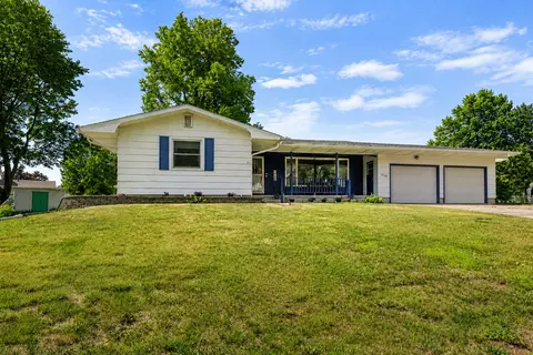 1516 Wellington Cres, Faribault, MN 55021