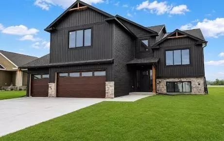 348 Highlands Ave, Zumbrota, MN 55992