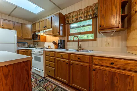 Kitchen - 91009 Duffy Is, Tower, MN 55790 photo 2 of 3