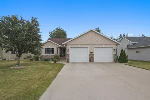 610 3rd St E, Horace, ND 58047