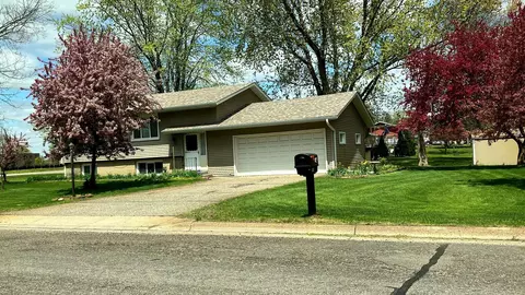 135 Dundee Ln, Waite Park, MN 56387