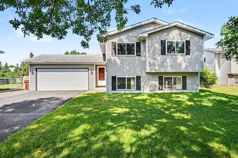 9674 Hale Ave S, Cottage Grove, MN 55016