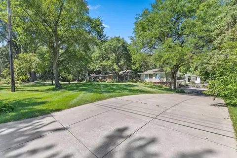 Exterior - 8100 Oakmere Rd, Bloomington, MN 55438 photo 14 of 15