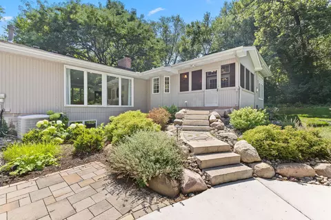 Exterior - 8100 Oakmere Rd, Bloomington, MN 55438 photo 5 of 15