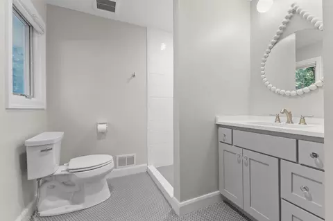 Bath - 8100 Oakmere Rd, Bloomington, MN 55438 photo 4 of 8