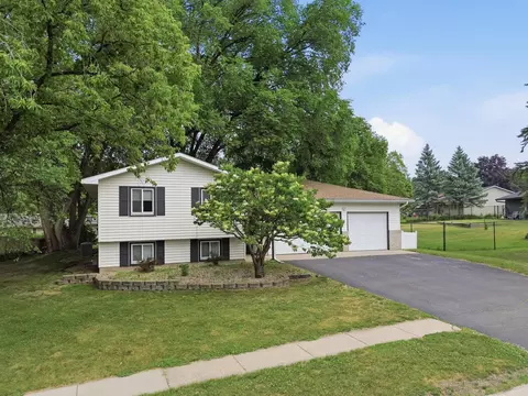 6541 134th St W, Apple Valley, MN 55124