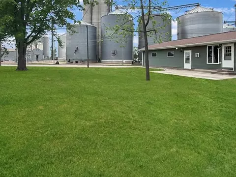 Exterior - 311 S Park St, Hendricks, MN 56136 photo 2 of 2