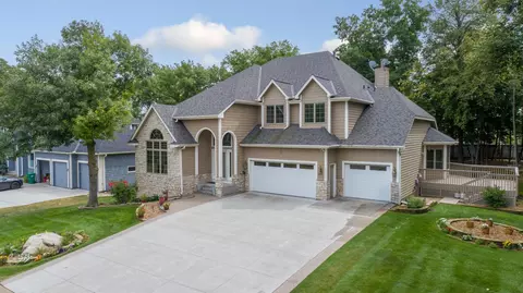 13985 42nd Ave N, Plymouth, MN 55446