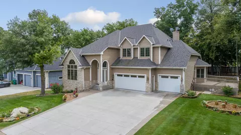 13985 42nd Ave N, Plymouth, MN 55446