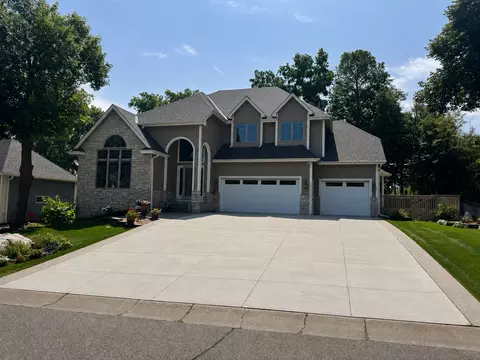 13985 42nd Ave N, Plymouth, MN 55446