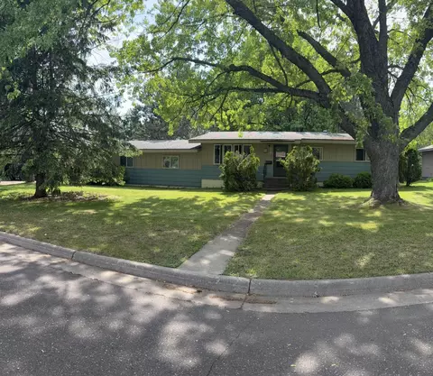 919 8th St, Cloquet, MN 55720