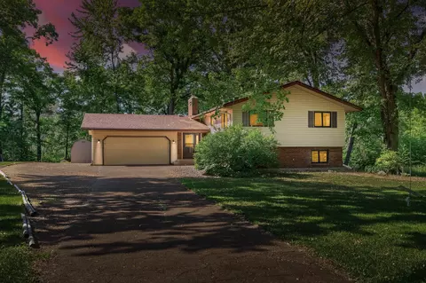 26583 Everton Cir, Wyoming, MN 55092
