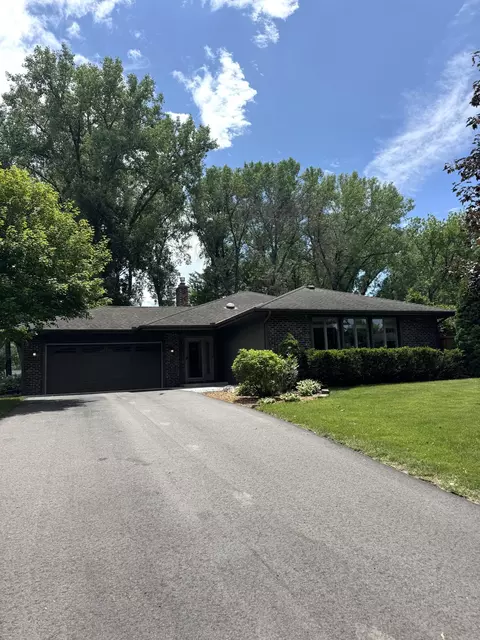10505 33rd Ave N, Plymouth, MN 55441