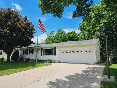1204 8th St SE, Waseca, MN 56093