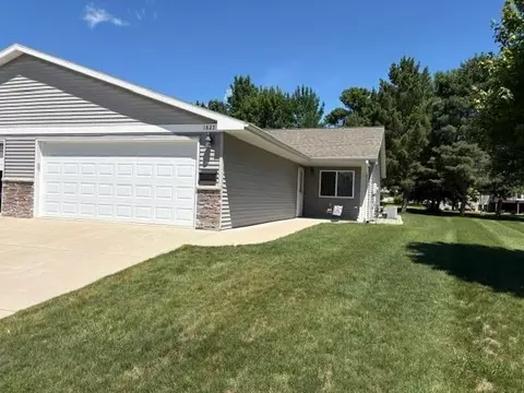 1827 Scenic Heights Ct SW, Hutchinson, MN 55350