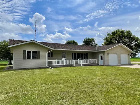 212 Eastern Ave S, Comfrey, MN 56019