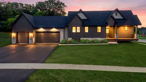 19820 Henning Ave, Lakeville, MN 55044