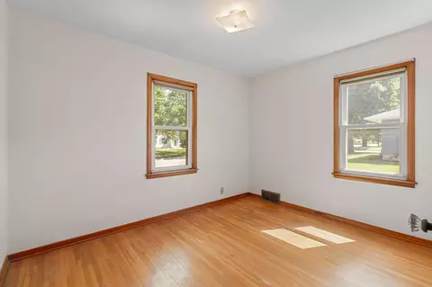 Bedroom - 227 5th Ave NE, Faribault, MN 55021 photo 2 of 5
