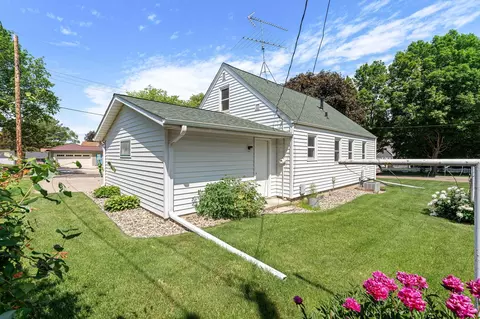 Exterior - 227 5th Ave NE, Faribault, MN 55021 photo 4 of 6