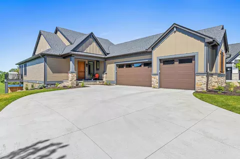 105 Spring Farm Rd, North Oaks, MN 55127
