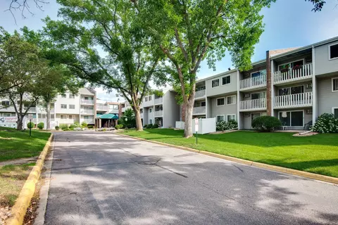 1601 N Innsbruck Dr #367NE, Fridley, MN 55432