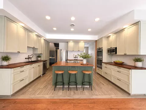 Kitchen - 2718 Northridge Dr, Duluth, MN 55811 photo 3 of 3