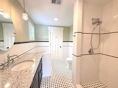 Bath - 2718 Northridge Dr, Duluth, MN 55811 photo 4 of 6