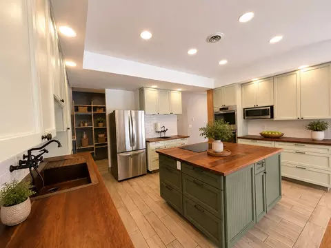 Kitchen - 2718 Northridge Dr, Duluth, MN 55811 photo 2 of 3