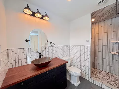 Bath - 2718 Northridge Dr, Duluth, MN 55811 photo 2 of 6